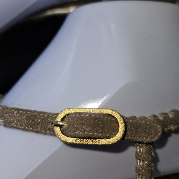 Chanel Camellia Thong Sandals Size 11 - Picture 11 of 11